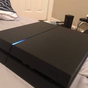 PS4 basically new !